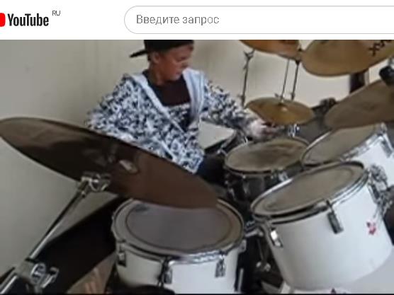 Джастин Бибер - Justin Bieber on the drums