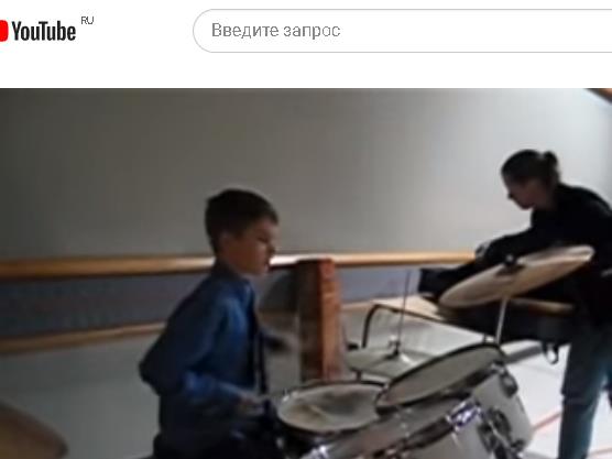 Джастин Бибер - Snippet of Justin on someones old Drums